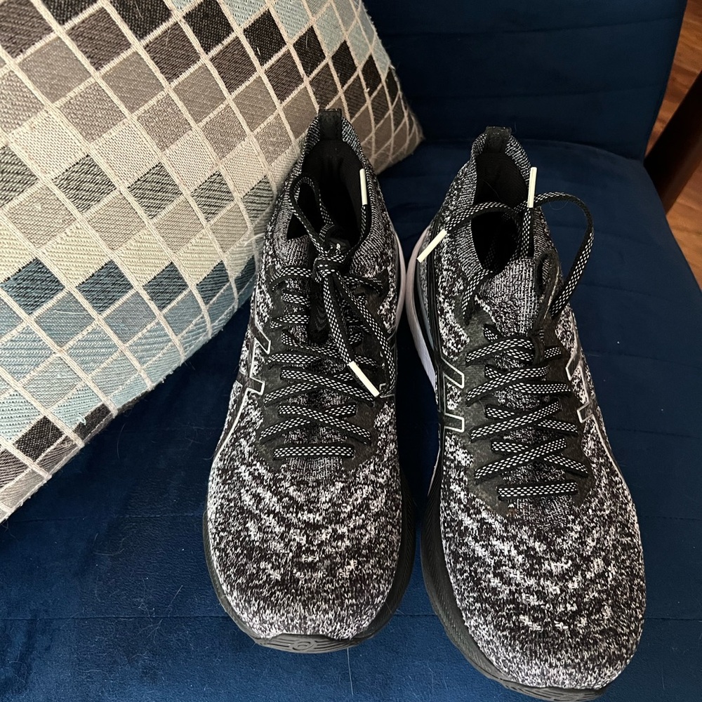 ASICS Kayano 29 women’s size 8.5